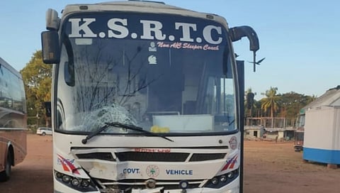 ಅಪಘಾತಕ್ಕಿಡಾದ ಬಸ್