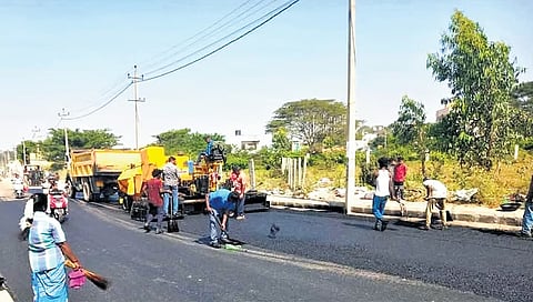 BBMP staffers fill potholes on Begur Road near Bommanahalli
