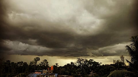 ಮೋಡ ಕವಿದ ವಾತಾವರಣ (ಸಾಂದರ್ಭಿಕ ಚಿತ್ರ)