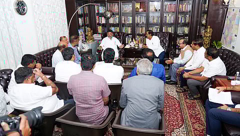 DCM DK Shivakumar with Vokkaliga Sangha office-bearers