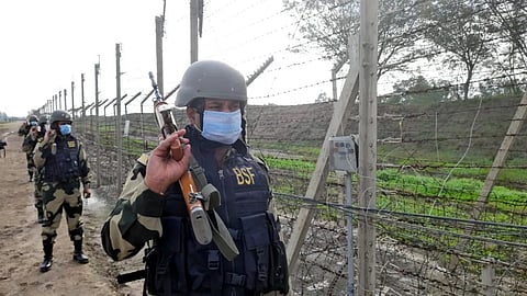 India-Bangla Border Casual Images