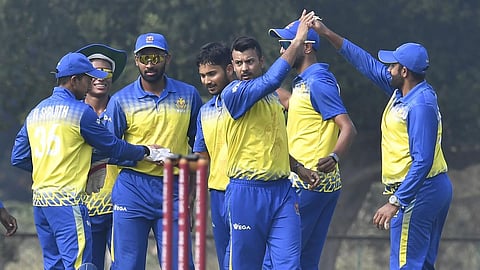 Vijay Hazare Trophy: ಕರ್ನಾಟಕ ಕ್ರಿಕೆಟ್ ತಂಡಕ್ಕೆ ಮತ್ತೊಂದು ಗರಿ; ದಾಖಲೆಯ 5ನೇ ವಿಜಯ್ ಹಜಾರೆ ಟ್ರೋಫಿ ಗೆದ್ದ ಮಾಯಾಂಕ್ ಪಡೆ!