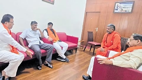 ಸಚಿವ ಪರಮೇಶ್ವರ್ ಕೊಠಡಿಯಲ್ಲಿ ನಡೆದ ಸಭೆ.
