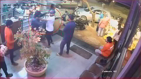 Hindi shopkeeper attacked brutally food delivery guy in Bengaluru