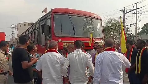 ಬೆಳಗಾವಿಯಲ್ಲಿ ಕಂಡಕ್ಟರ್ ಮೇಲೆ ಹಲ್ಲೆ: ಗಡಿಯಲ್ಲಿ ಉದ್ವಿಗ್ನ, ಮಹಾರಾಷ್ಟ್ರ ಸಾರಿಗೆ ಬಸ್ ಸಂಚಾರ ಸ್ಥಗಿತ