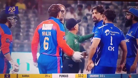 Fight breaks out between Karnataka Bulldozers and Punjab players on the field
