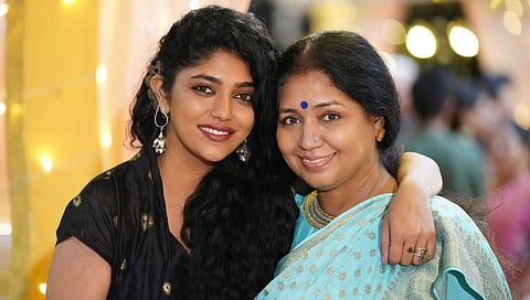 ಸಂಯುಕ್ತಾ ಹೊರ್ನಾಡ್ - ಸುಧಾ ಬೆಳವಾಡಿ
