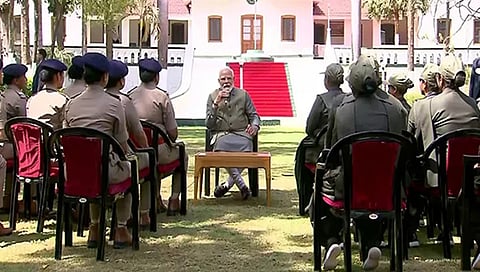 ಗಿರ್ ನಲ್ಲಿ ಪ್ರಧಾನಿ ಮೋದಿ