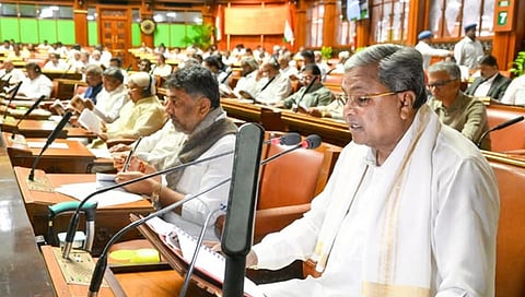 ಬಜೆಟ್ ಮಂಡಿಸುತ್ತಿರುವ ಸಿಎಂ ಸಿದ್ದರಾಮಯ್ಯ