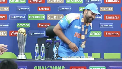 ನ್ಯೂಜಿಲೆಂಡ್ ವಿರುದ್ಧ ಪಂದ್ಯ ಗೆದ್ದ ಬಳಿಕ ಪತ್ರಿಕಾಗೋಷ್ಠಿಯಲ್ಲಿ ಟ್ರೋಫಿ ಮರೆತು ಎದ್ದ ರೋಹಿತ್ ಶರ್ಮಾ