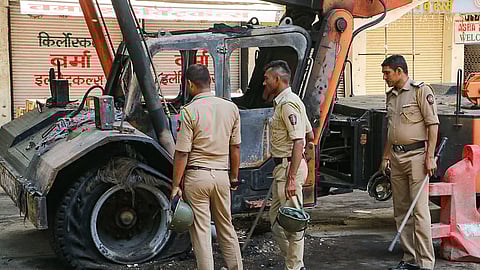 ಹಿಂಸಾಚಾರ ಸಂಭವಿಸಿದ ಸ್ಥಳದಲ್ಲಿ ಪೊಲೀಸರ ಪರಿಶೀಲನೆ