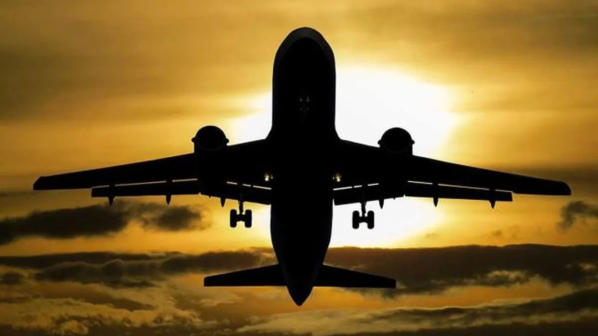 Pakistan closes Karachi, Lahore airspace temporarily