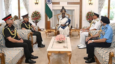 ಸಿಡಿಎಸ್, ಮೂರು ಸಶಸ್ತ್ರ ಪಡೆಗಳ ಮುಖ್ಯಸ್ಥರಿಂದ ರಾಷ್ಟ್ರಪತಿ ಮುರ್ಮು ಭೇಟಿ: ಆಪರೇಷನ್ ಸಿಂಧೂರ್ ಬಗ್ಗೆ ಮಾಹಿತಿ