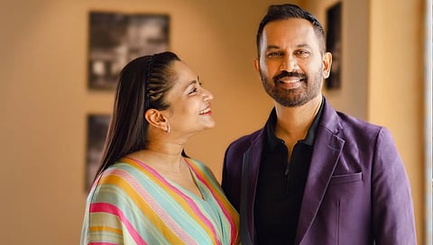 ಪತ್ನಿಯೊಂದಿಗೆ ನಿರ್ದೇಶಕ ರಾಜ್ ನಿಡಿಮೋರು