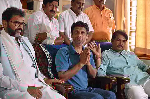 Leader of Opposition R. Ashoka and Chalavadi Narayana Swamy visited the residence of Bhumik, who passed away during the RCB celebration.