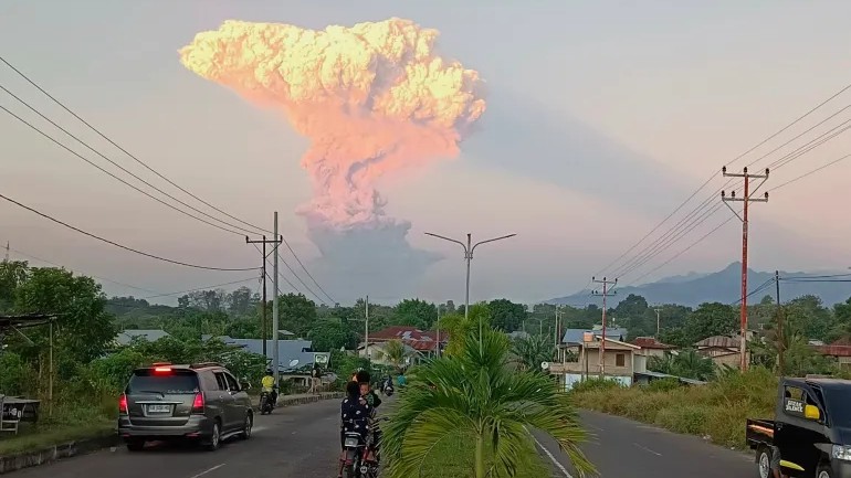 Indonesia volcano eruption
