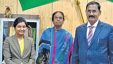 Nagarathnamma (C) with Upa Lokayukta officers