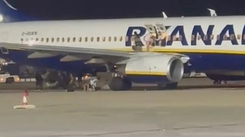 Spain: ಟೇಕ್ ಆಫ್ ವೇಳೆ ಫೈರ್ ಅಲರ್ಟ್; ವಿಮಾನದಿಂದ ಜಿಗಿದ ಪ್ರಯಾಣಿಕರು, 18 ಮಂದಿಗೆ ಗಾಯ