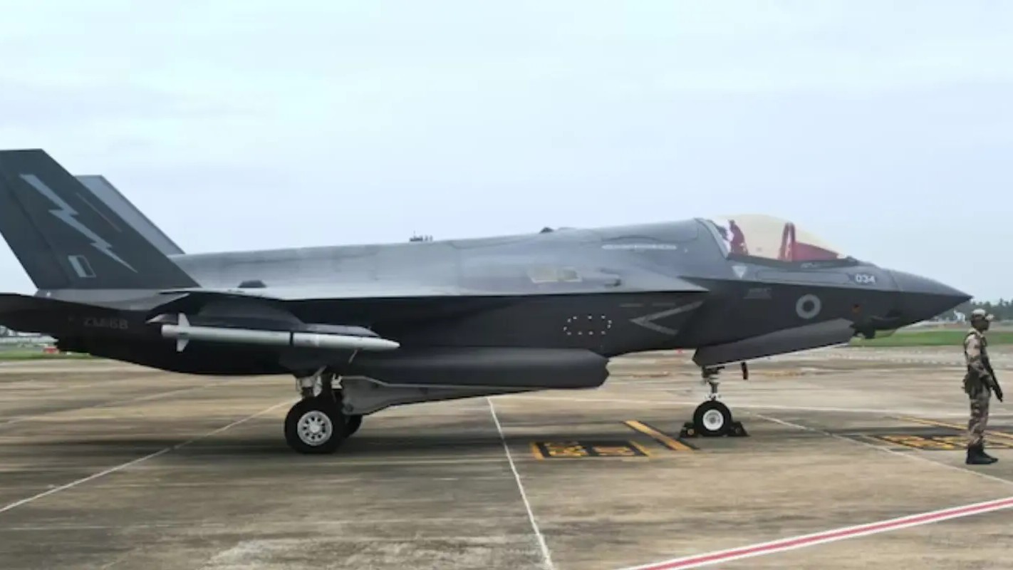 Stranded F-35B Fighter Jet In Kerala