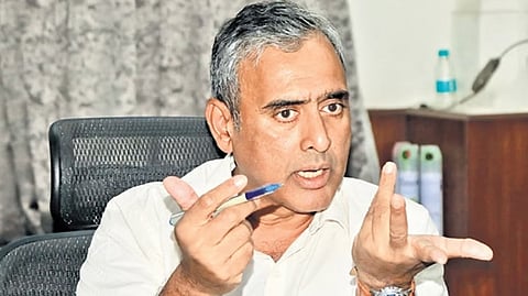 BBMP Chief Commissioner Maheshwar Rao at a meeting on Monday