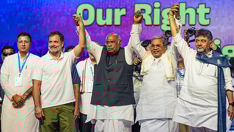 Randeep Singh Surjewala, Mallikarjun Kharge, Rahul Gandhi, Siddaramaiah and DK Shivakumar