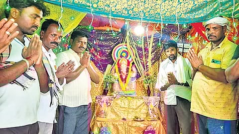 Muslim youth celebrate festival