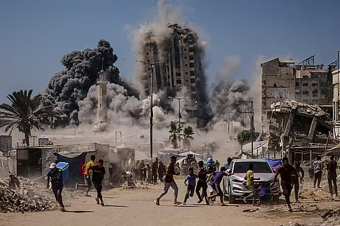 Israeli airstrike on a high-rise building in Gaza City
