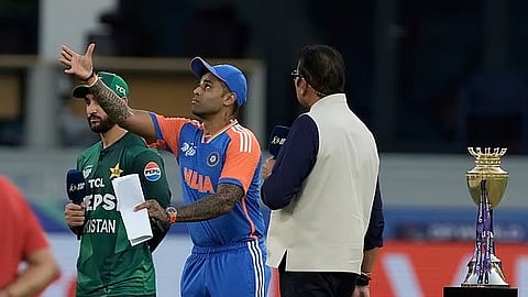 Asia Cup 2025: ಭಾರತ ವಿರುದ್ಧ ಟಾಸ್ ಗೆದ್ದ ಪಾಕಿಸ್ತಾನ ಬ್ಯಾಟಿಂಗ್ ಆಯ್ಕೆ; ಟಾಸ್ ವೇಳೆ ನಾಯಕರ ಹಸ್ತಲಾಘವವಿಲ್ಲ!