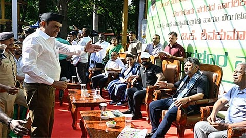 Muniratna, DK Shivakumar