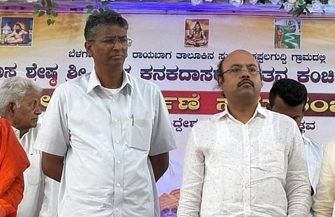 Dr Yathindra Siddaramaiah with Satish Jarakiholi