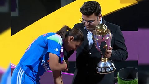 Harmanpreet Kaur Tries To Touch Jay Shahs Feet