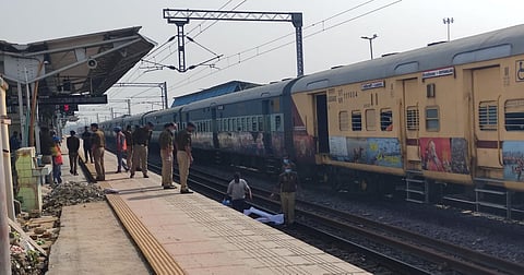 ಉತ್ತರ ಪ್ರದೇಶ: ಹಳಿ ದಾಟುತ್ತಿದ್ದಾಗ ರೈಲು ಡಿಕ್ಕಿ ಹೊಡೆದು ಆರು ಮಹಿಳೆಯರು ಸಾವು-Video