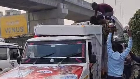 villagers looted 17 cartons of liquor