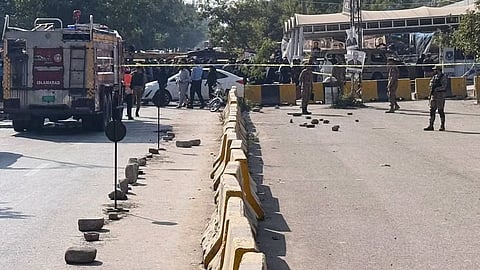 Suicide bombing outside Islamabad court in Pakistan