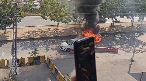 Suicide bombing outside Islamabad court in Pakistan