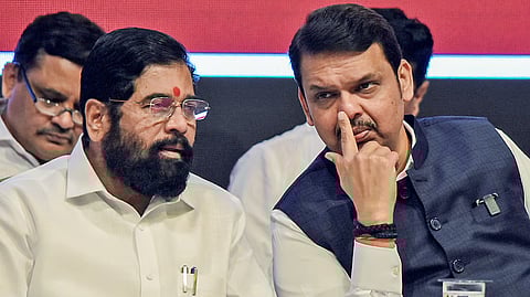 BJP leader Devendra Fadnavis (R) with Shiv Sena leader Eknath Shinde