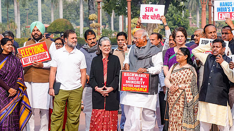 SIR ಚರ್ಚೆಗೆ ಕೇಂದ್ರ ಸಿದ್ಧ, 'ಯಾವುದೇ ಷರತ್ತು ಹಾಕಬೇಡಿ' ಎಂದ ಸಚಿವ ರಿಜಿಜು; ಪ್ರತಿಪಕ್ಷಗಳ ಸಭಾತ್ಯಾಗ!