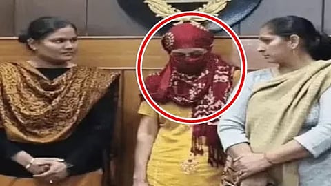 ಸೈಕೋ ಮಹಿಳೆ: ಸುಂದರವಾಗಿವೆ ಎಂಬ 'ಅಸೂಯೆ'; ತನ್ನ ಮಗನೂ ಸೇರಿ 4 ಮುಗ್ಧ ಮಕ್ಕಳನ್ನು ಟಬ್ನಲ್ಲಿ ಮುಳುಗಿಸಿ ಹತ್ಯೆ; ರಹಸ್ಯ ಬಯಲಾಗಿದ್ದೇ ರೋಚಕ!