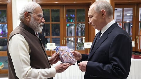 PM Modi present the Bhagavad Gita to Russia President Putin