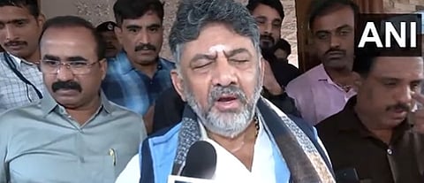 'ಬೆಂಗಳೂರಲ್ಲಿ ರಸ್ತೆಗುಂಡಿಯೂ ಇಲ್ಲ, ಯಾವ ಸಮಸ್ಯೆಯೂ ಇಲ್ಲ, ಅವೆಲ್ಲ ಸೋಷಿಯಲ್ ಮೀಡಿಯಾ ಸೃಷ್ಟಿ': ಡಿ ಕೆ ಶಿವಕುಮಾರ್, ಬಿಜೆಪಿ ತಿರುಗೇಟು-Video