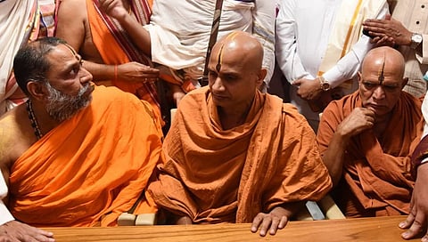 Seers amicably end Brindavana dispute