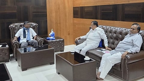 Former minister KN Rajanna on Friday met Public Works Minister Satish Jarkiholi at his Bengaluru residence