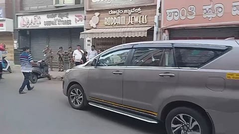 ED raids Roddam Jewellery Shop in Bellary