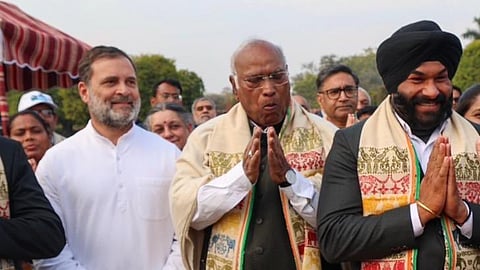 Rahul Gandhi and other leaders at the Rashtrapati Bhavan on Monday