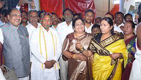 KH muniyappa with his daughter