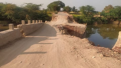 on Challakere-Arabhavi state highway.