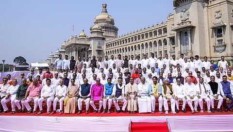ವಿಧಾನಸೌಧದಲ್ಲಿ ಶಾಸಕರ ಫೋಟೋ ಶೂಟ್