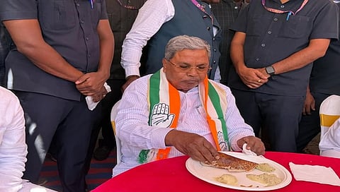 Siddaramaiah relishes the famous Davanagere benne dose while campaigning