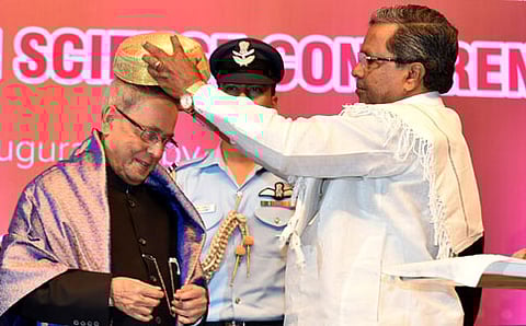 ರಾಷ್ಟ್ರಪತಿ ಪ್ರಣಬ್ ಮುಖರ್ಜಿ-ಸಿದ್ದರಾಮಯ್ಯ