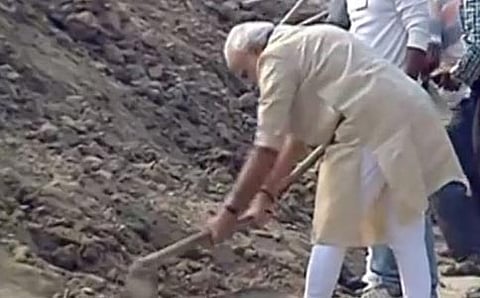 ಸ್ವಚ್ಛತೆಯಲ್ಲಿ ಪ್ರಧಾನಿ ನರೇಂದ್ರ ಮೋದಿ.